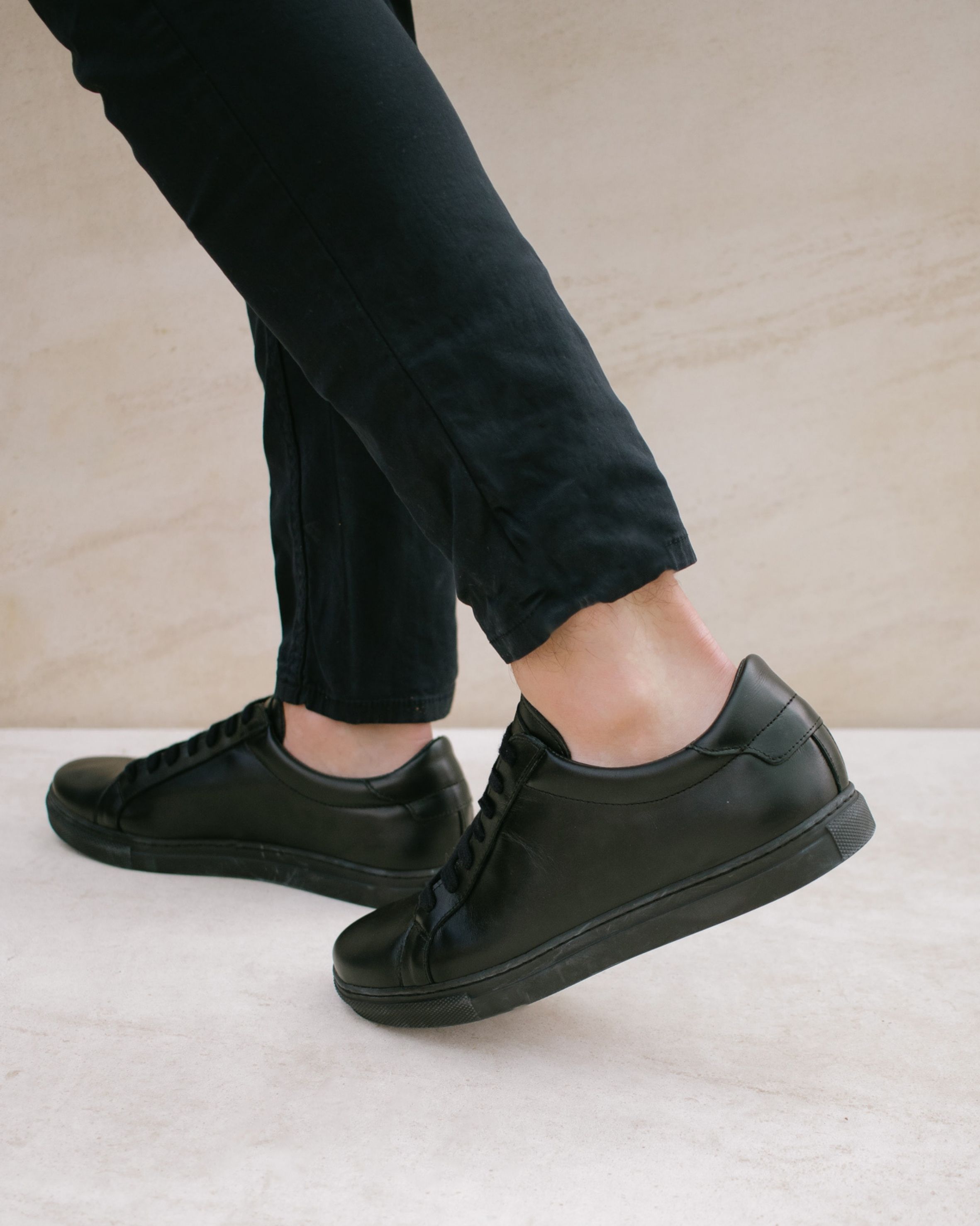 Søg ekstensivt komme ud for Tokyo - Black Leather Sneakers | ALOHAS