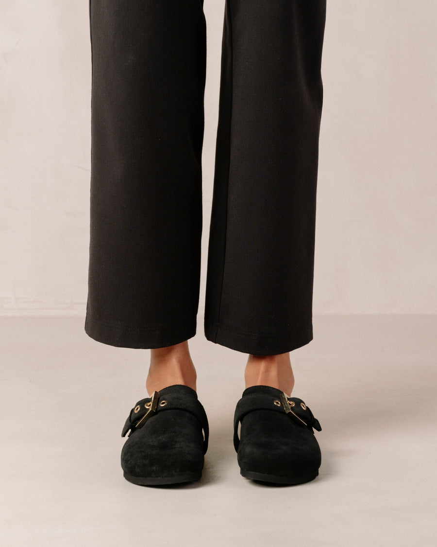 Cozy Black Suede Clogs ALOHAS