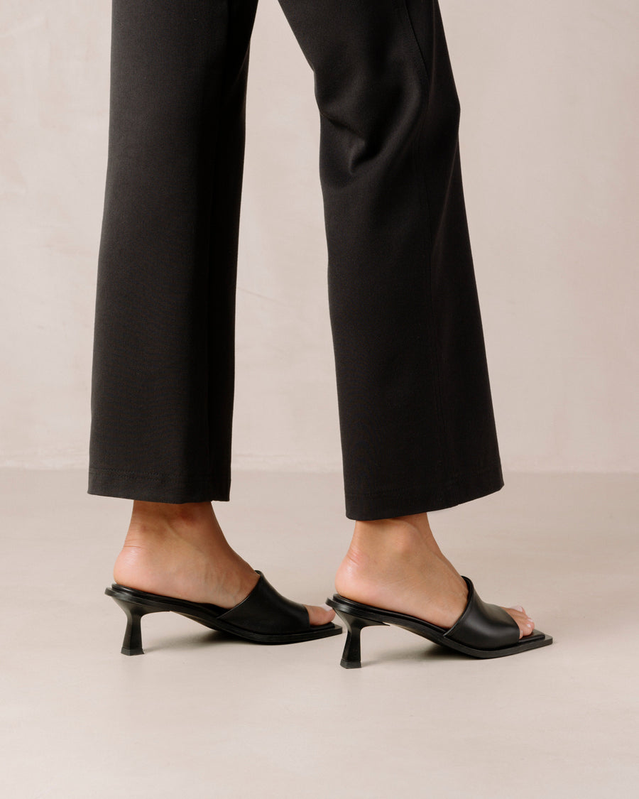 Daphne Black Leather Sandals Sandals ALOHAS