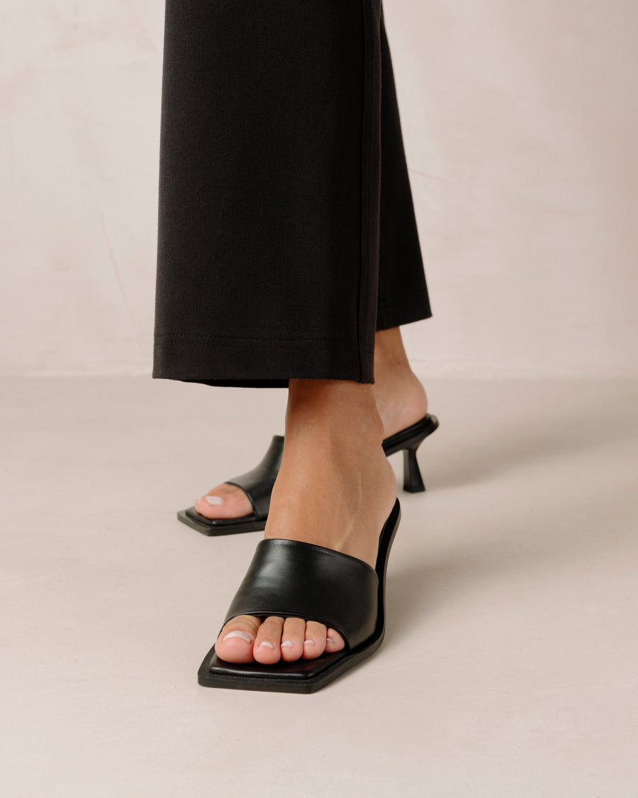 Daphne Black Leather Sandals Sandals ALOHAS