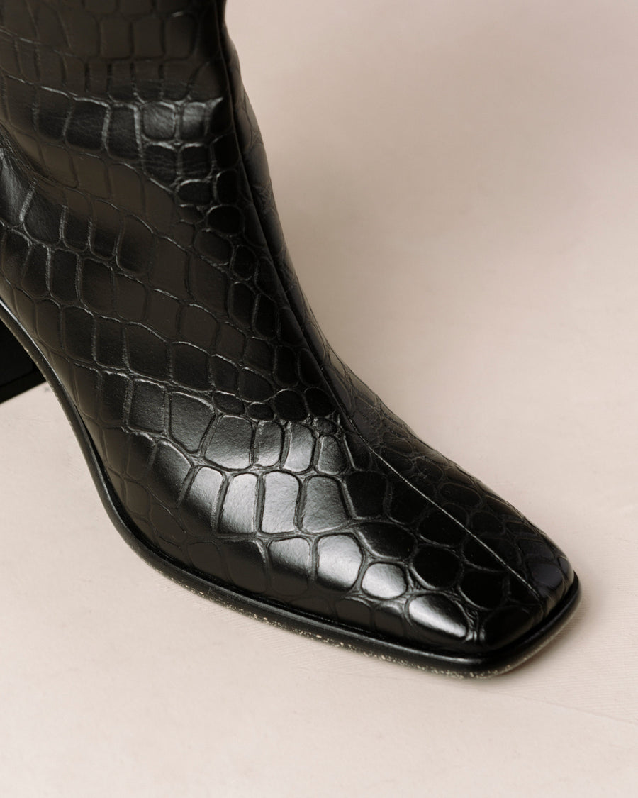 East Apple Alli Black Boots ALOHAS