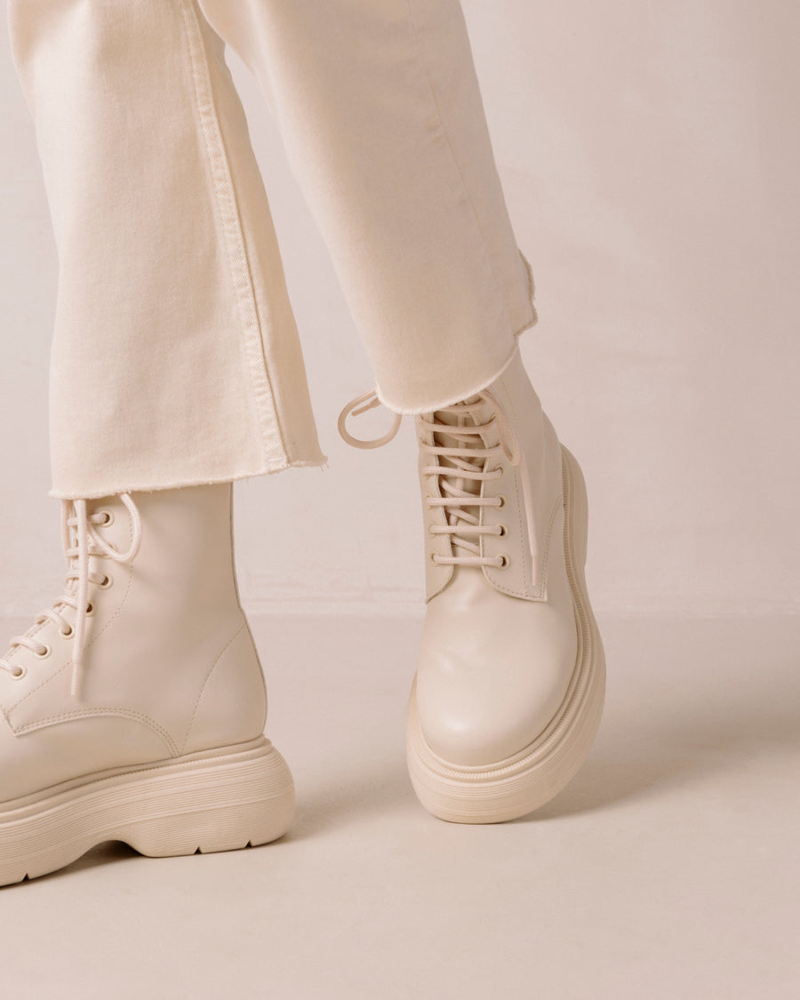 Gouache Warm White Boots Svegan