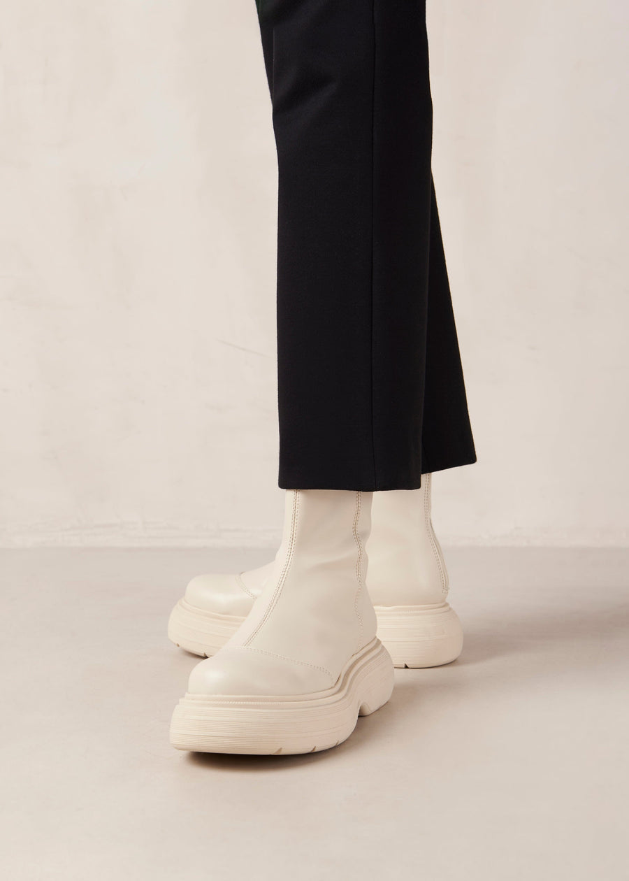 Ink Warm White Ankle Boots Svegan