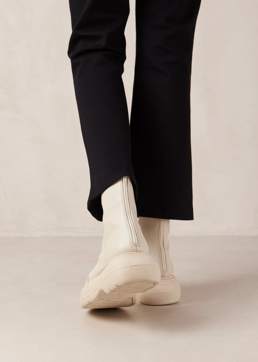 Ink Warm White Ankle Boots Svegan
