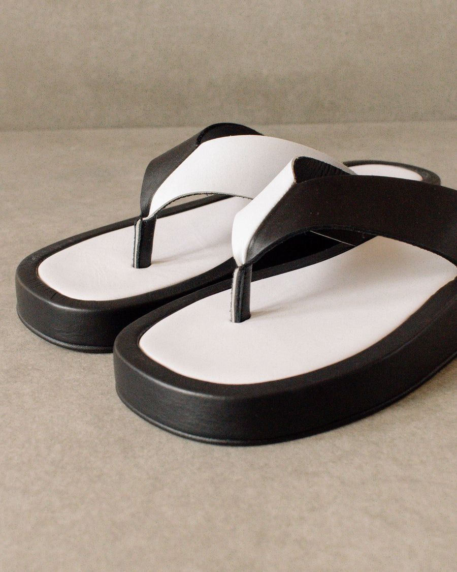 Overcast Bicolor Black Bright White Sandals ALOHAS