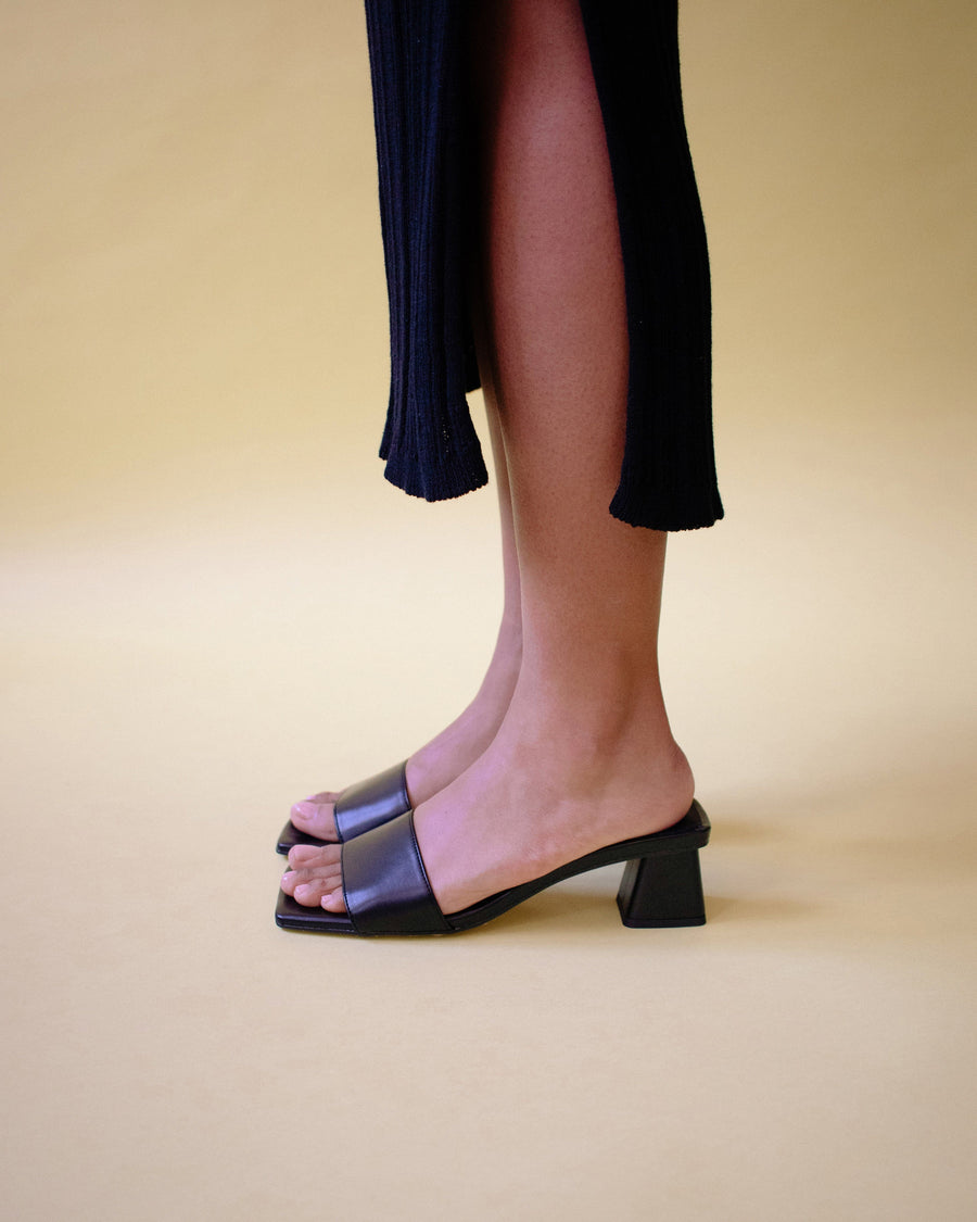 Squared Black Sandals Svegan