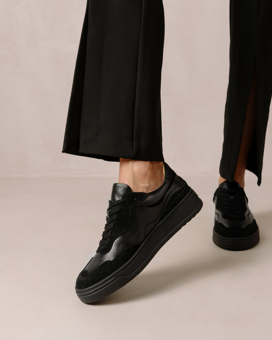 tb.87 Total Black Sneakers ALOHAS