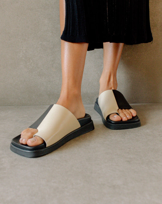 Toe Ring Flop Bicolor Black Cream Leather Sandals
