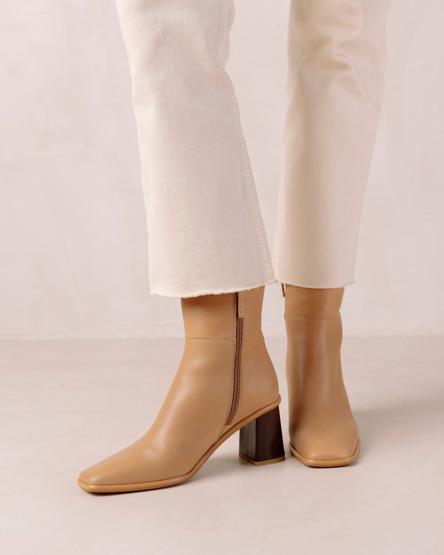 West Beige Boots ALOHAS