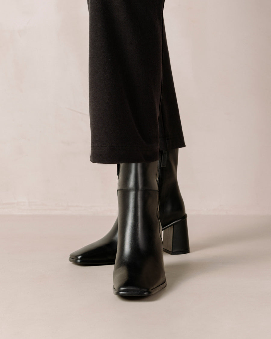 West Total Black Boots ALOHAS